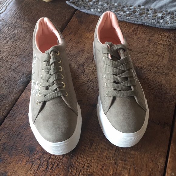 Qupid khaki green suede embroidered sneakers - Picture 2 of 7